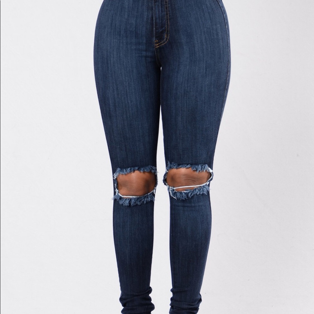 Beautiful High waisted dark wash skinny jeans 🤍